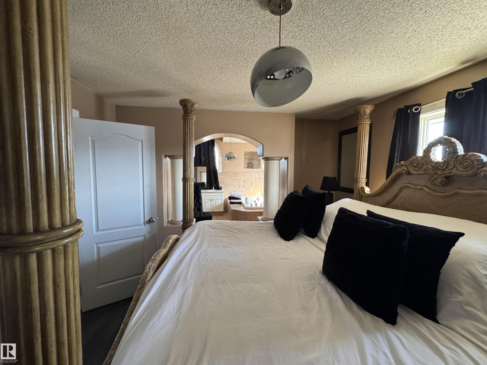Photo 28 of 17812 103 St Nw, Edmonton AB