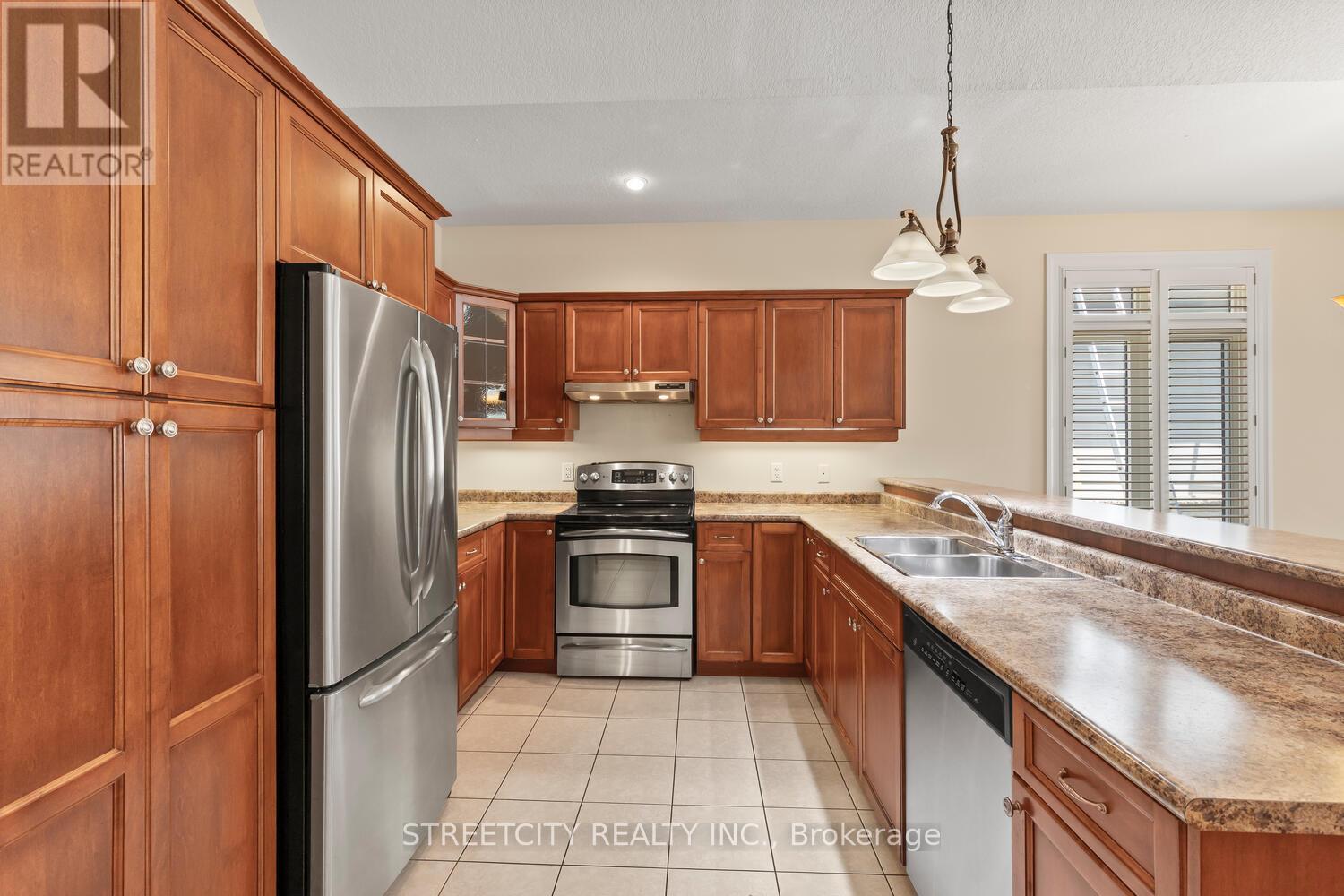 Photo 28 of 25 124 North Centre Road, London North ON