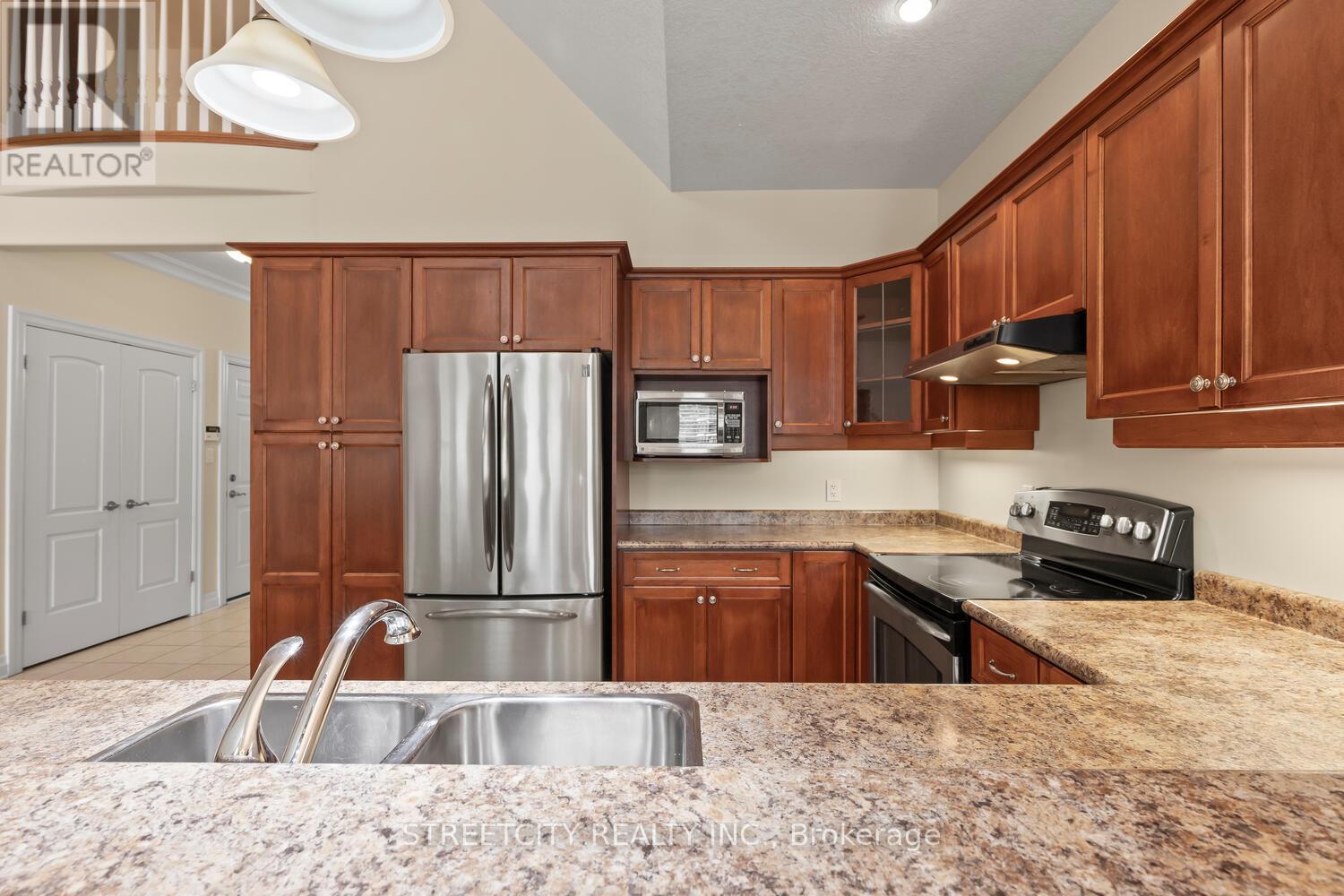 Photo 41 of 25 124 North Centre Road, London North ON