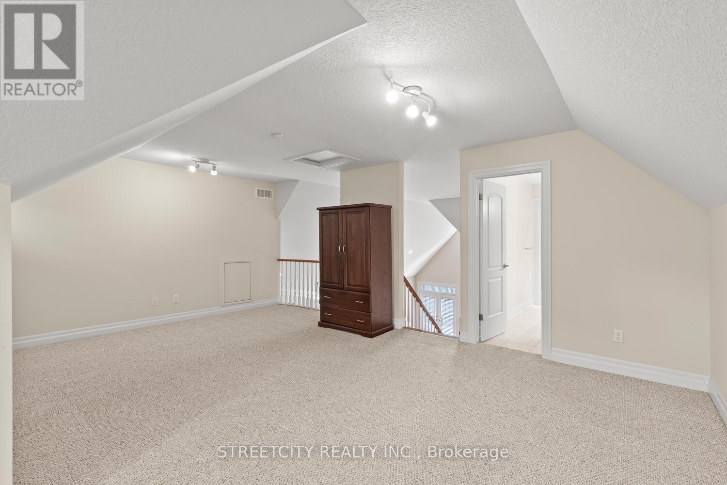 Photo 25 of 25 124 North Centre Road, London North ON