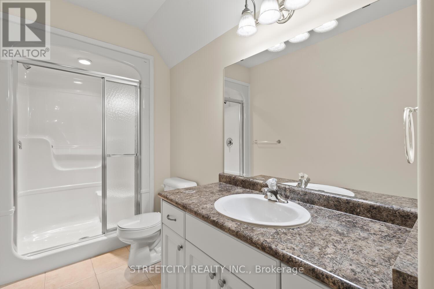Photo 6 of 25 124 North Centre Road, London North ON