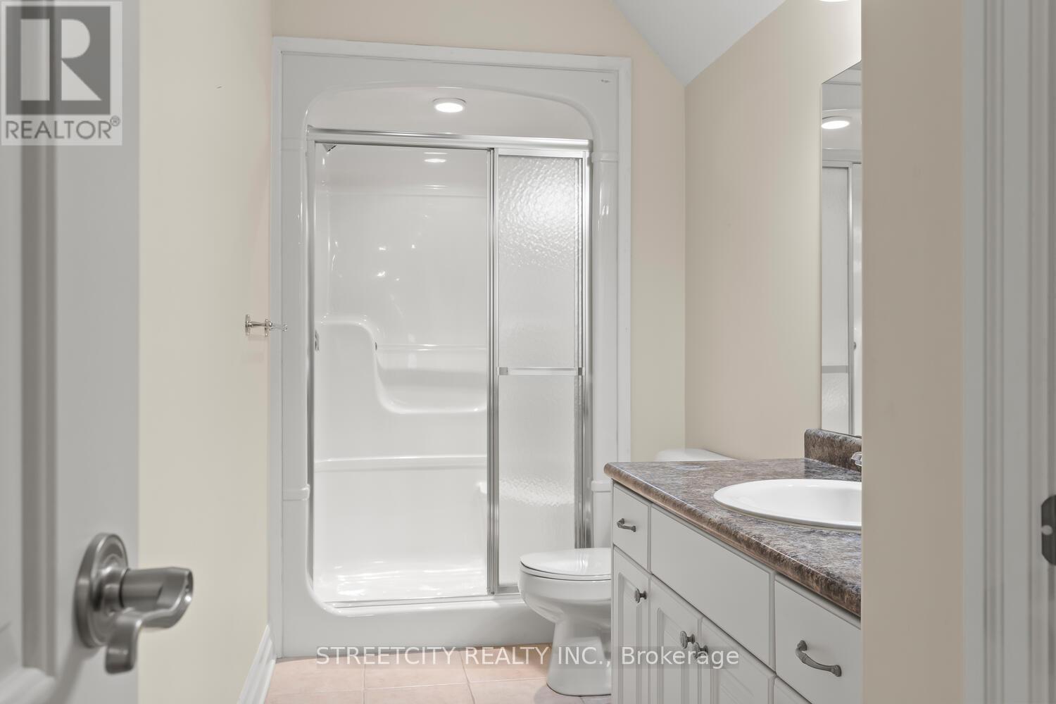 Photo 30 of 25 124 North Centre Road, London North ON