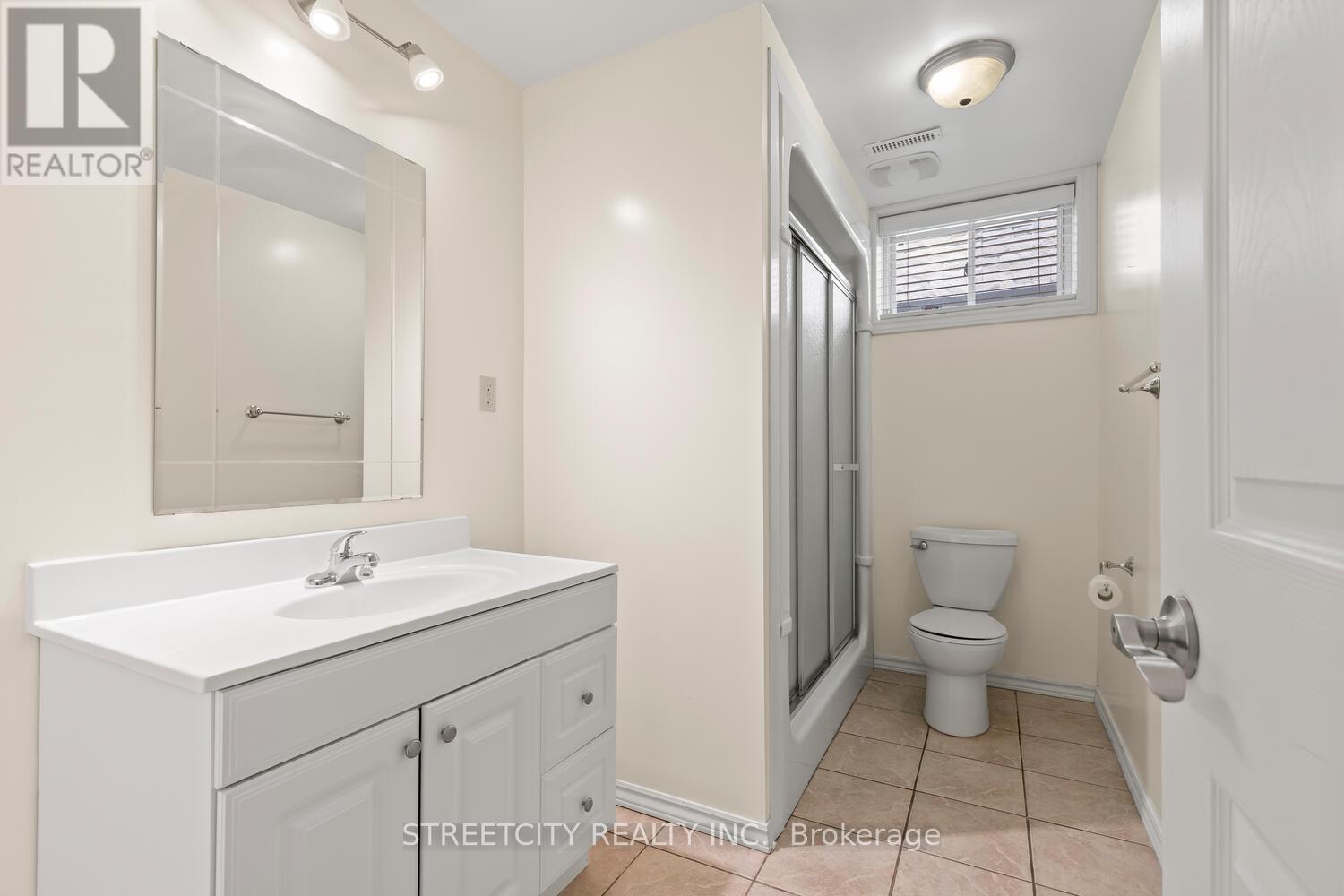 Photo 1 of 25 124 North Centre Road, London North ON