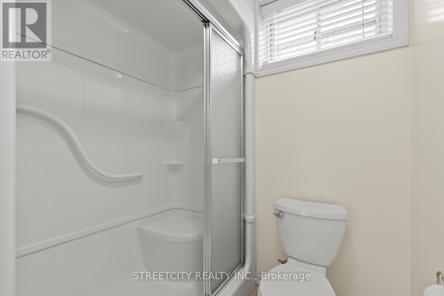 Photo 33 of 25 124 North Centre Road, London North ON