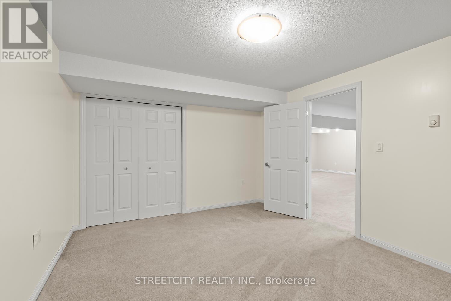 Photo 4 of 25 124 North Centre Road, London North ON