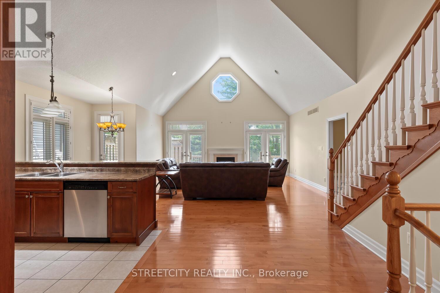 Photo 36 of 25 124 North Centre Road, London North ON