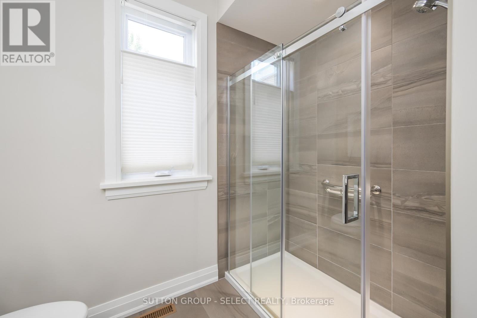 Photo 23 of 31 2290 Torrey Pines Way, London North ON