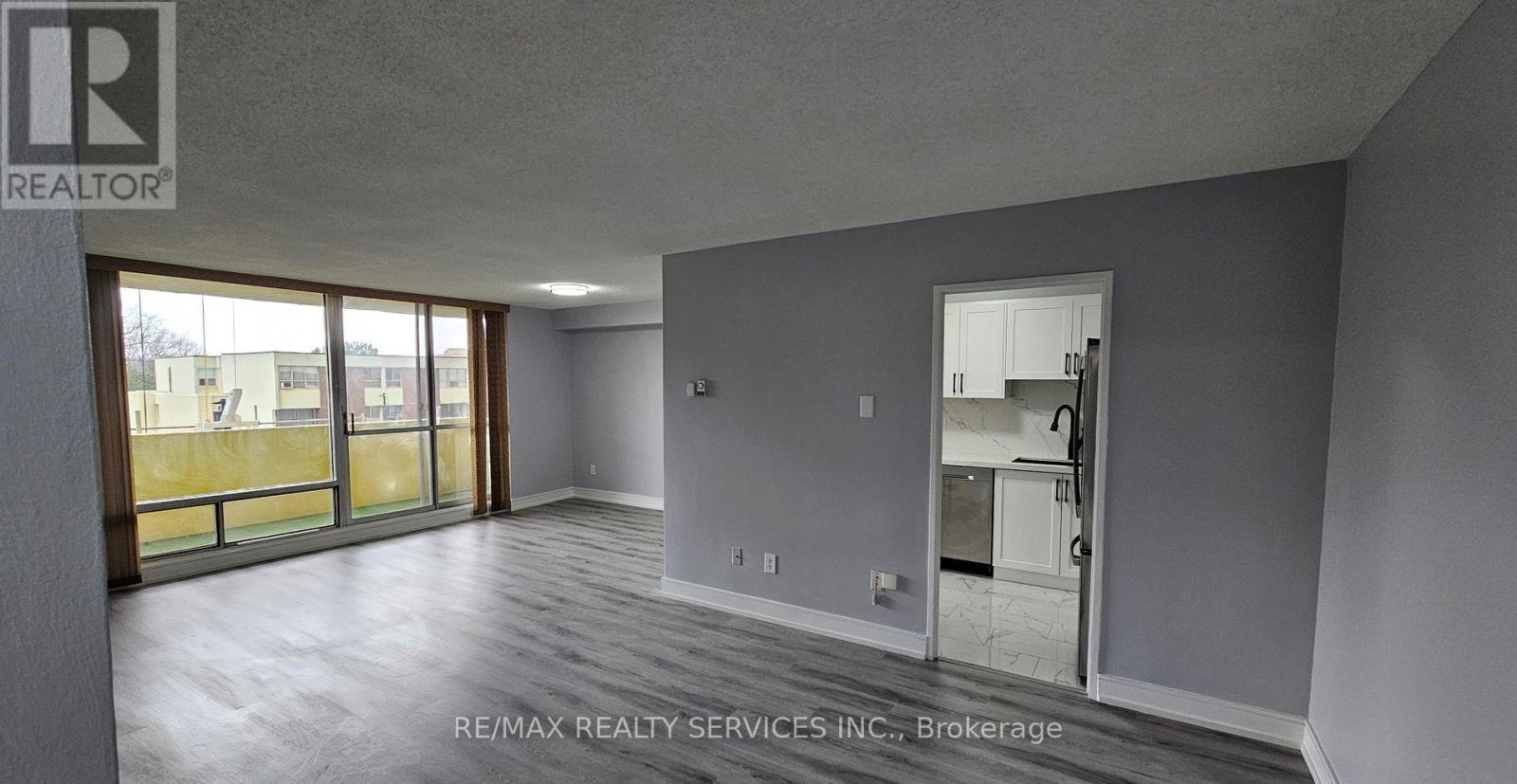 Photo 6 of 207 1 Massey Square, Toronto ON