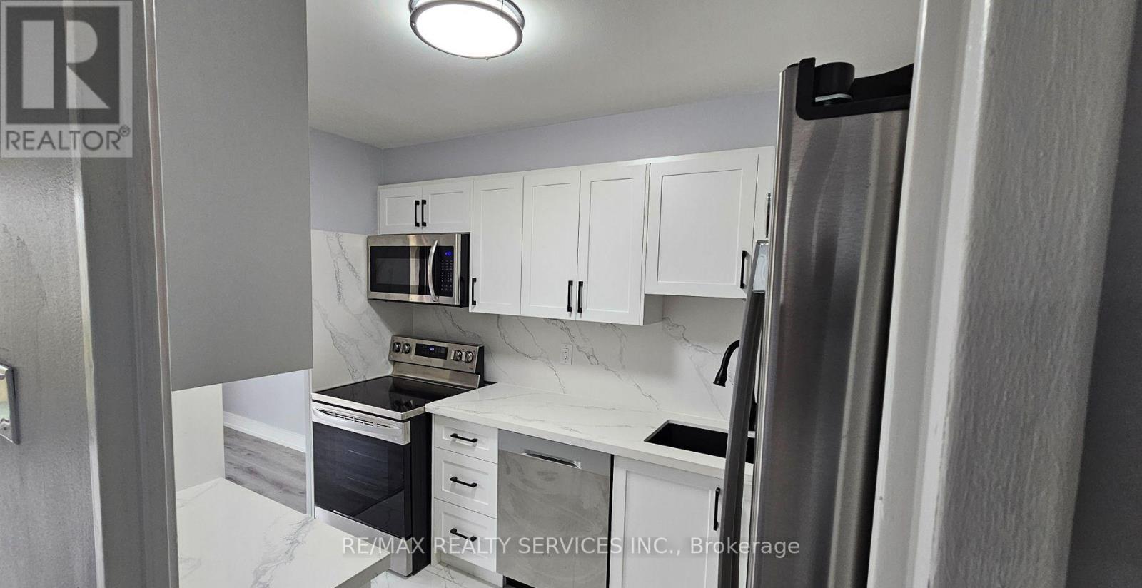 Photo 11 of 207 1 Massey Square, Toronto ON