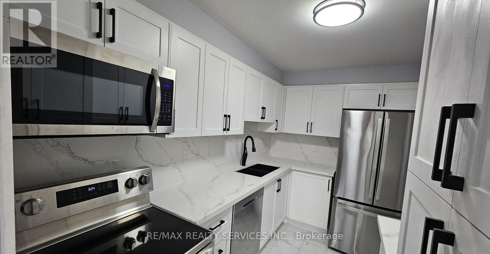 Photo 15 of 207 1 Massey Square, Toronto ON