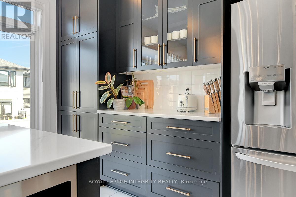 Photo 14 of 275 Ginebik Way, Ottawa ON
