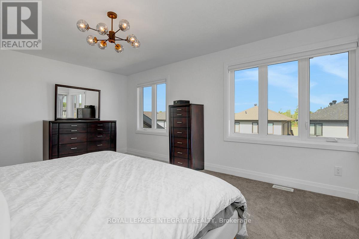 Photo 41 of 275 Ginebik Way, Ottawa ON