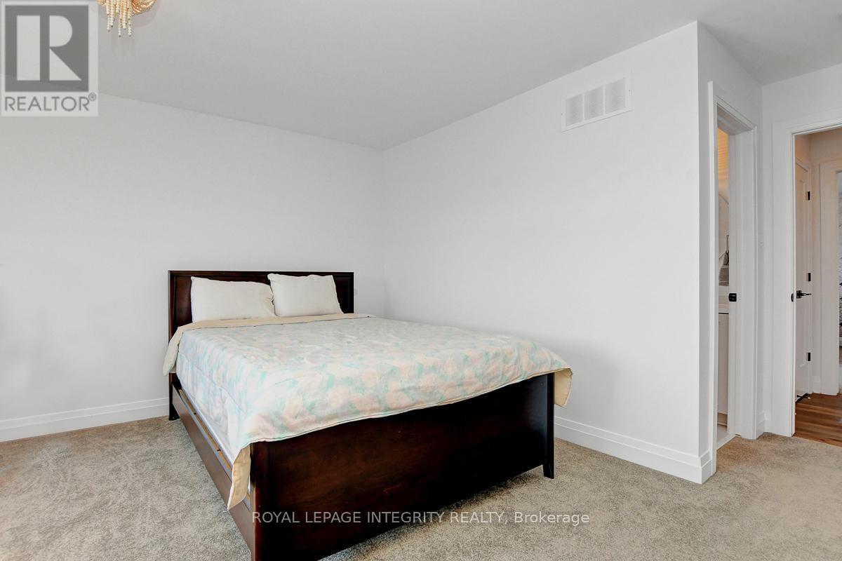 Photo 11 of 275 Ginebik Way, Ottawa ON