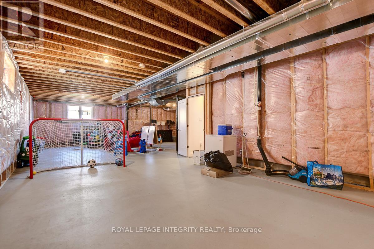 Photo 15 of 275 Ginebik Way, Ottawa ON