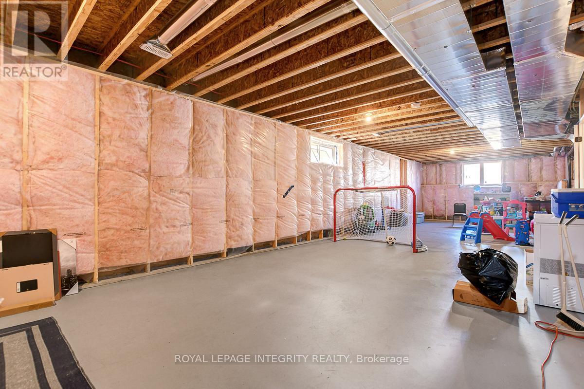 Photo 31 of 275 Ginebik Way, Ottawa ON