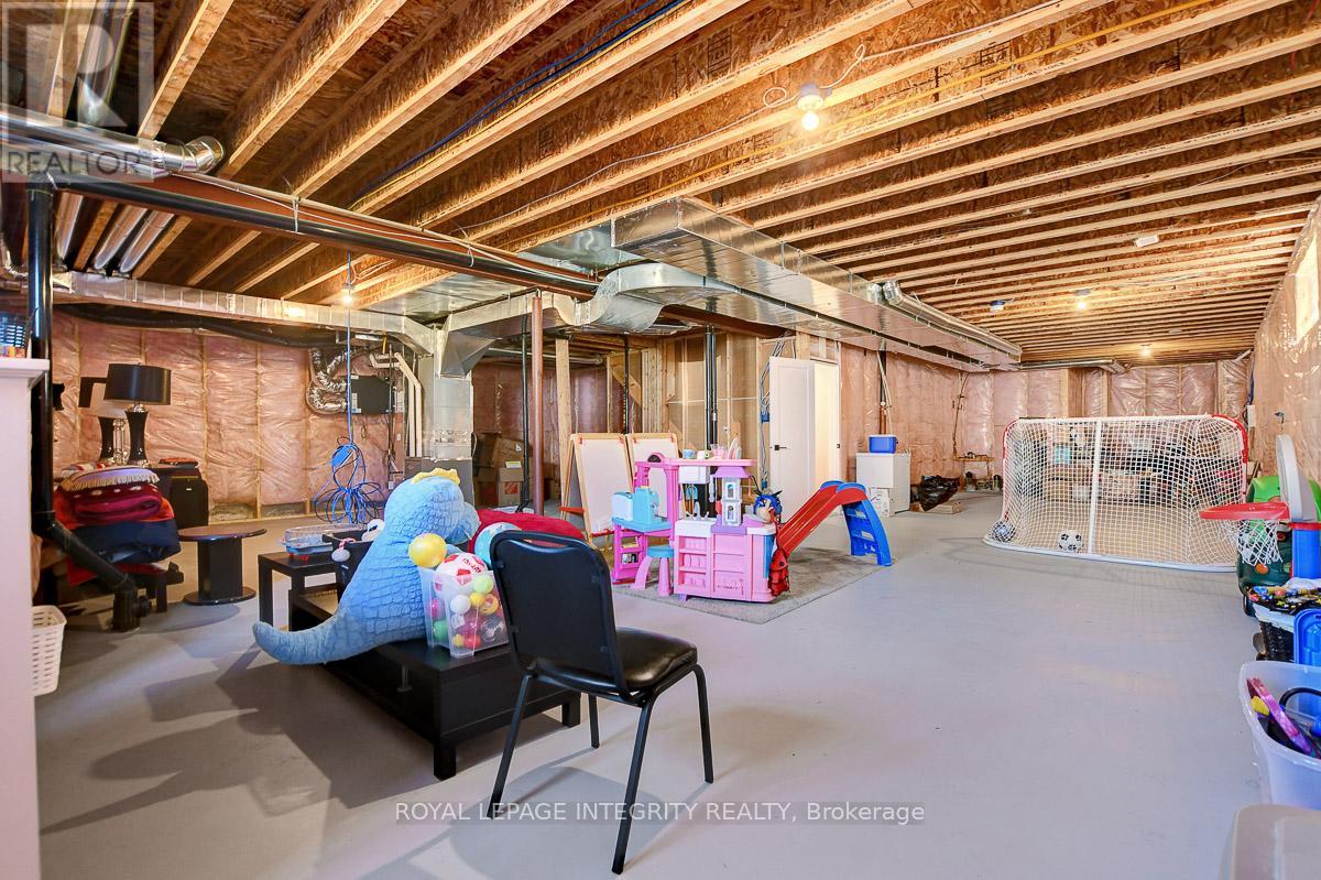 Photo 22 of 275 Ginebik Way, Ottawa ON