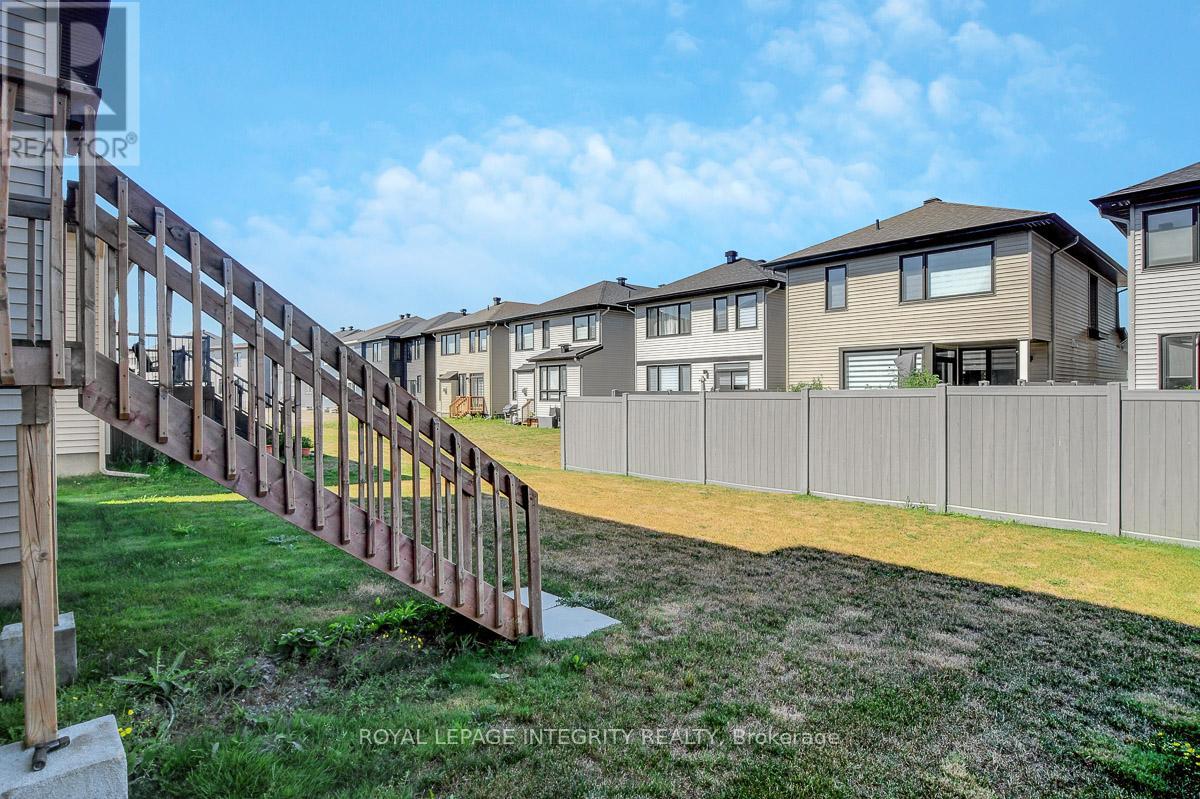 Photo 18 of 275 Ginebik Way, Ottawa ON