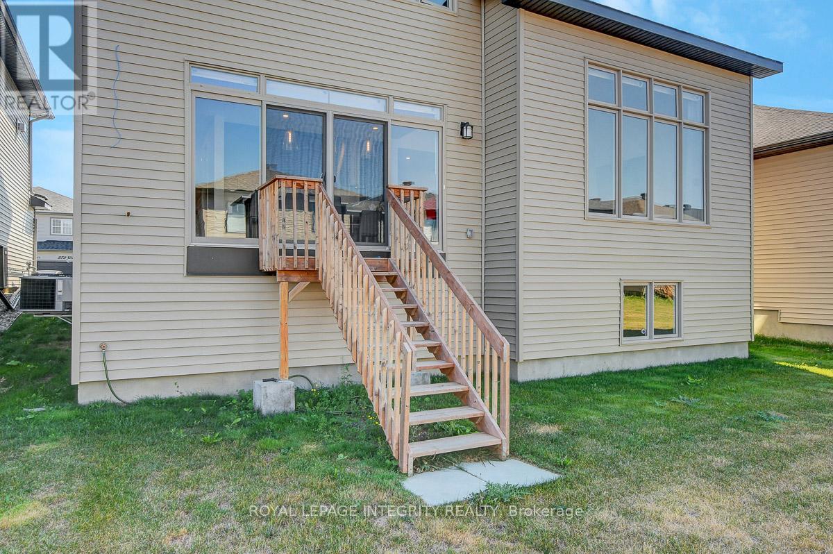 Photo 27 of 275 Ginebik Way, Ottawa ON
