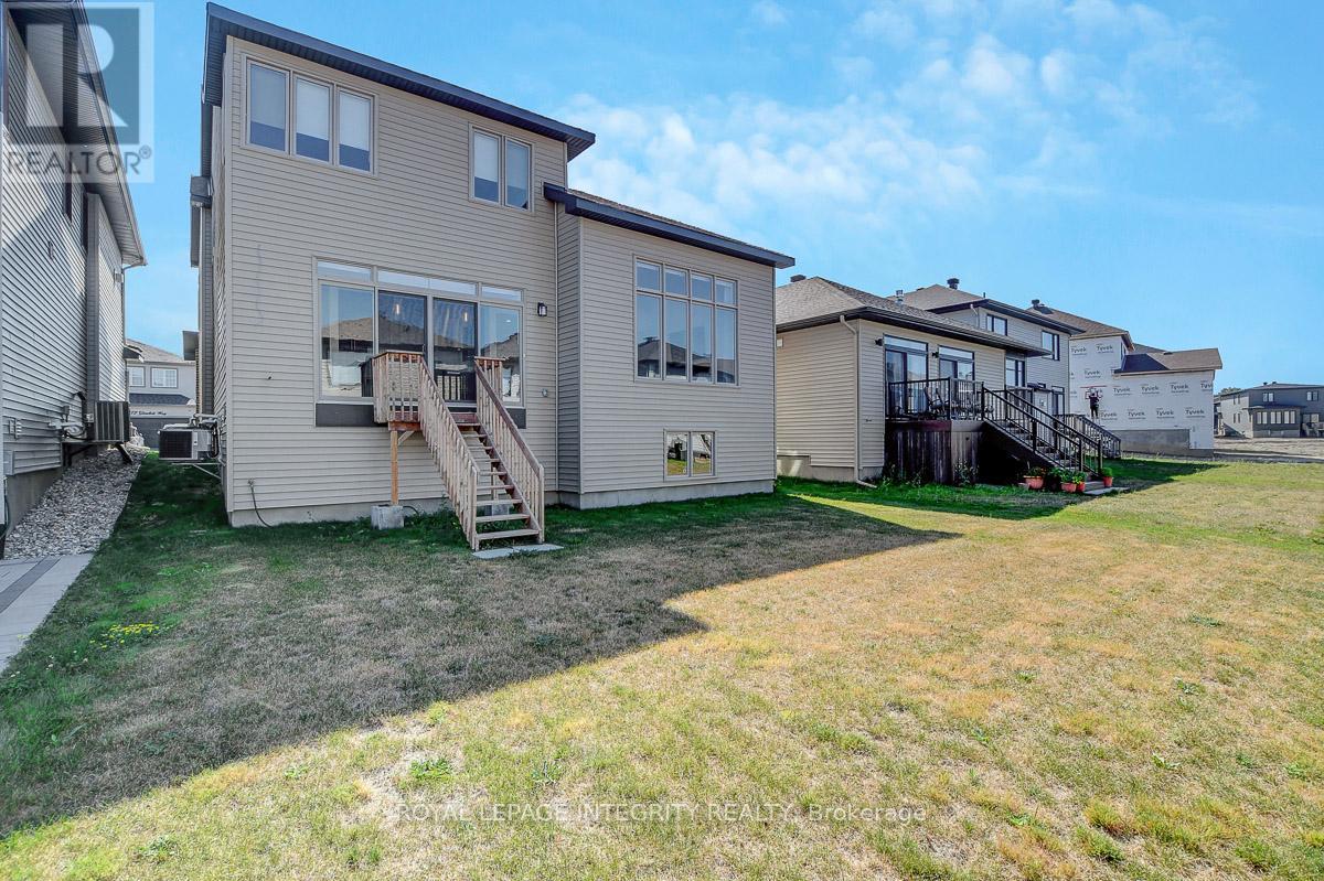 Photo 26 of 275 Ginebik Way, Ottawa ON
