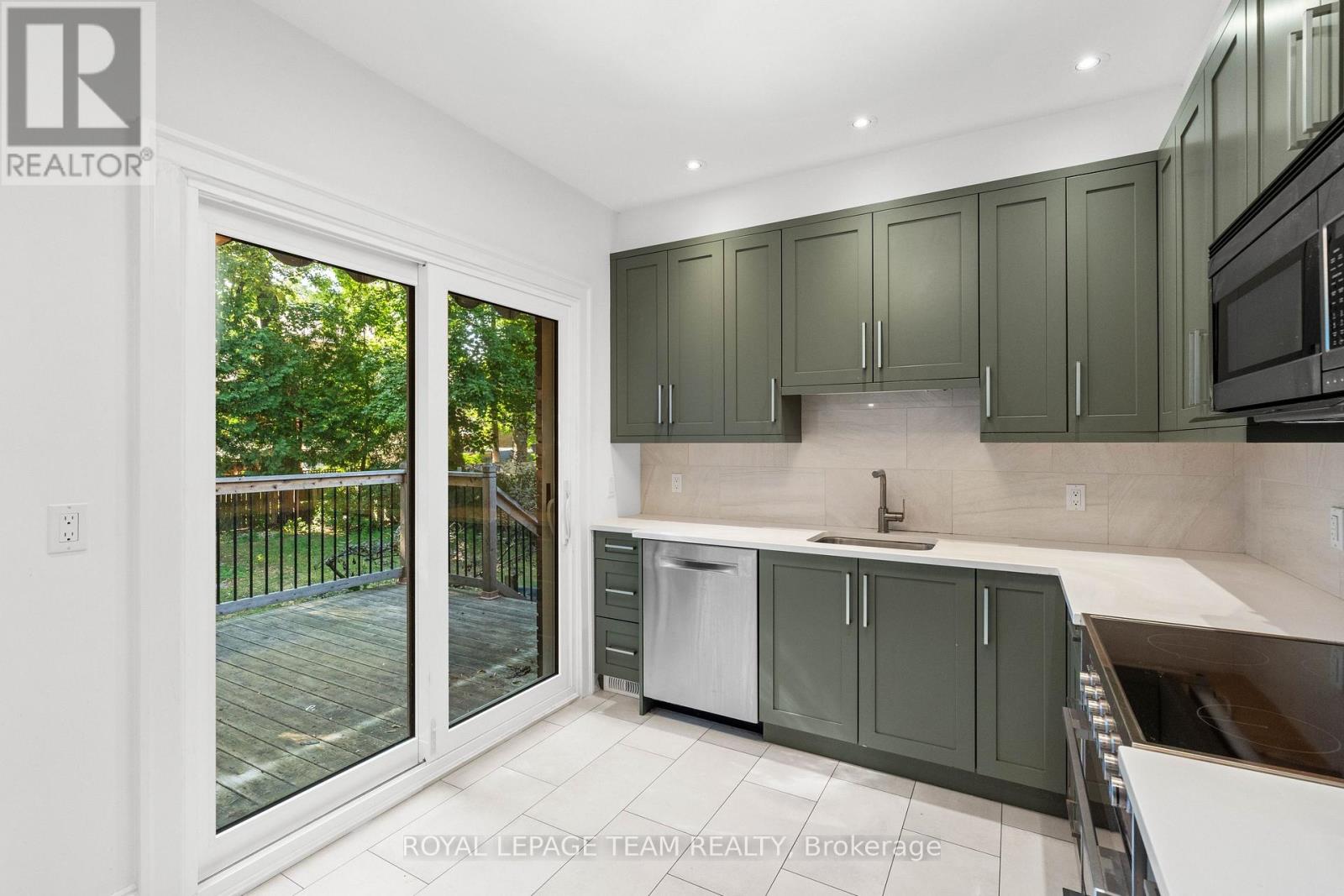 Photo 28 of 131 Acacia Avenue, Ottawa ON