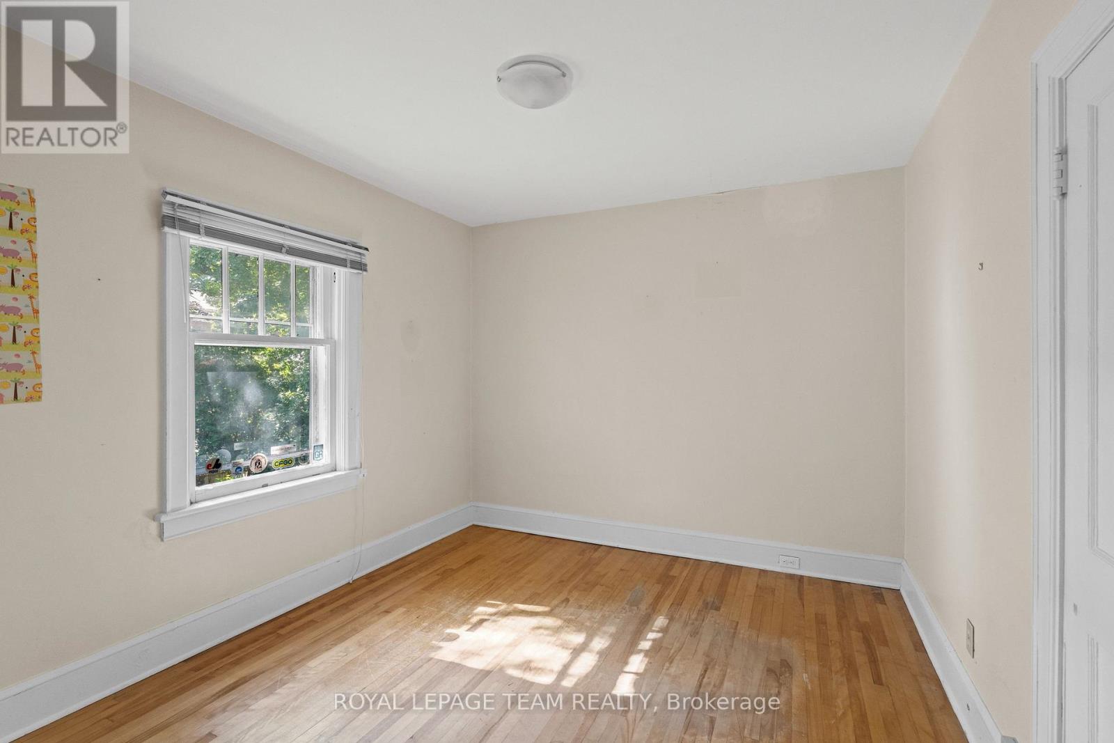 Photo 29 of 131 Acacia Avenue, Ottawa ON