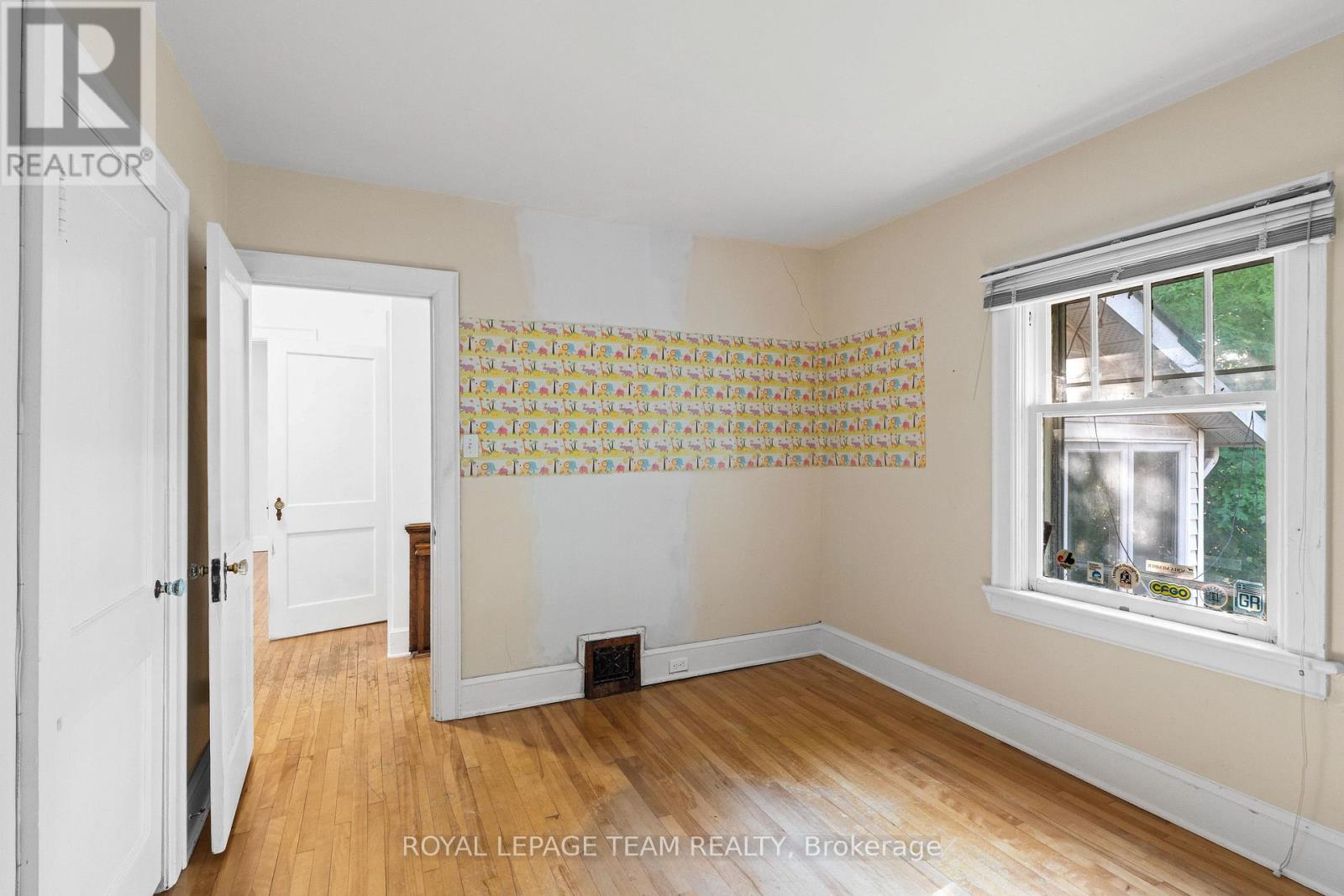Photo 23 of 131 Acacia Avenue, Ottawa ON