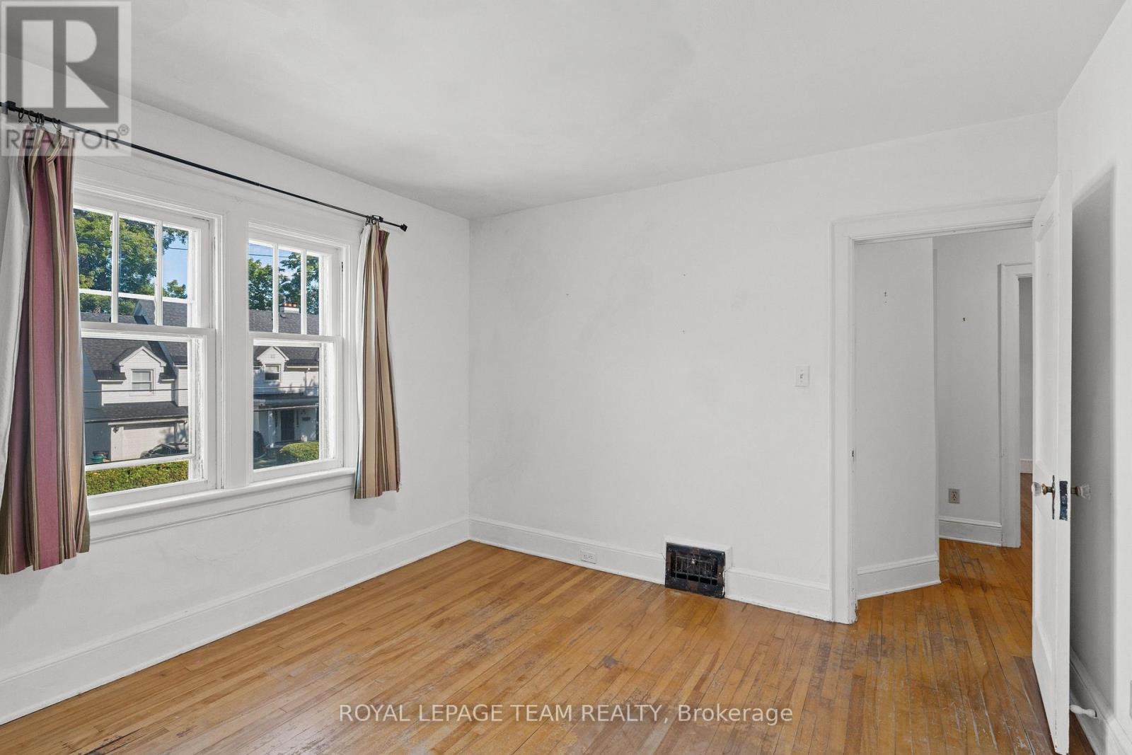 Photo 30 of 131 Acacia Avenue, Ottawa ON