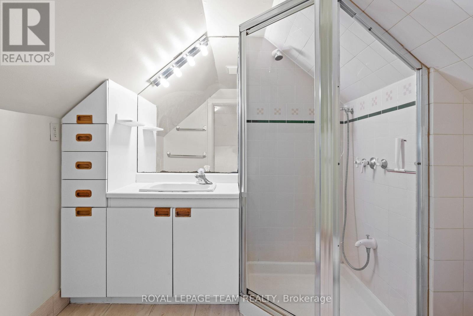 Photo 25 of 131 Acacia Avenue, Ottawa ON