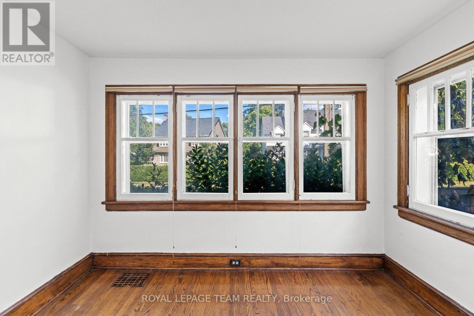 Photo 12 of 131 Acacia Avenue, Ottawa ON