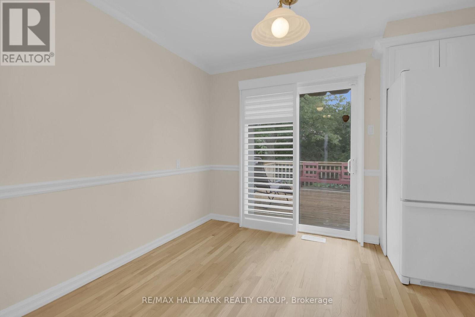 Photo 7 of 30 Brodeur Crescent, Ottawa ON