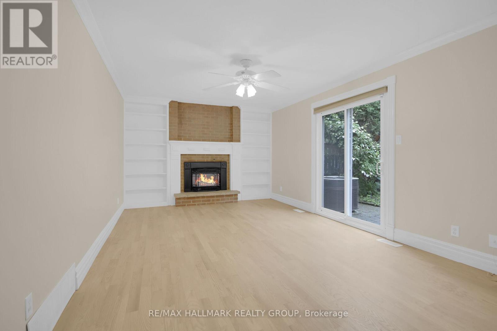 Photo 13 of 30 Brodeur Crescent, Ottawa ON