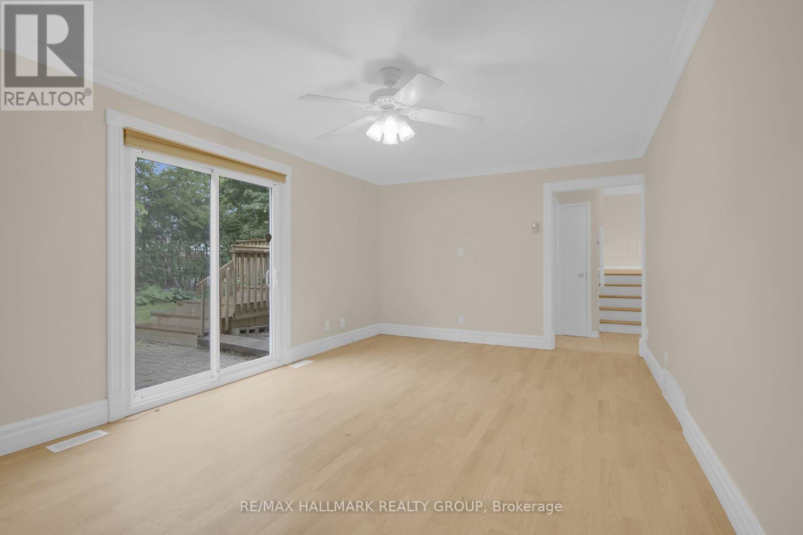 Photo 8 of 30 Brodeur Crescent, Ottawa ON