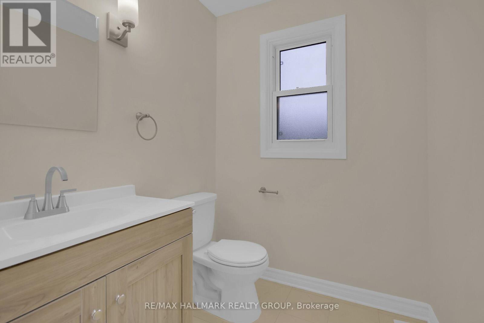 Photo 10 of 30 Brodeur Crescent, Ottawa ON