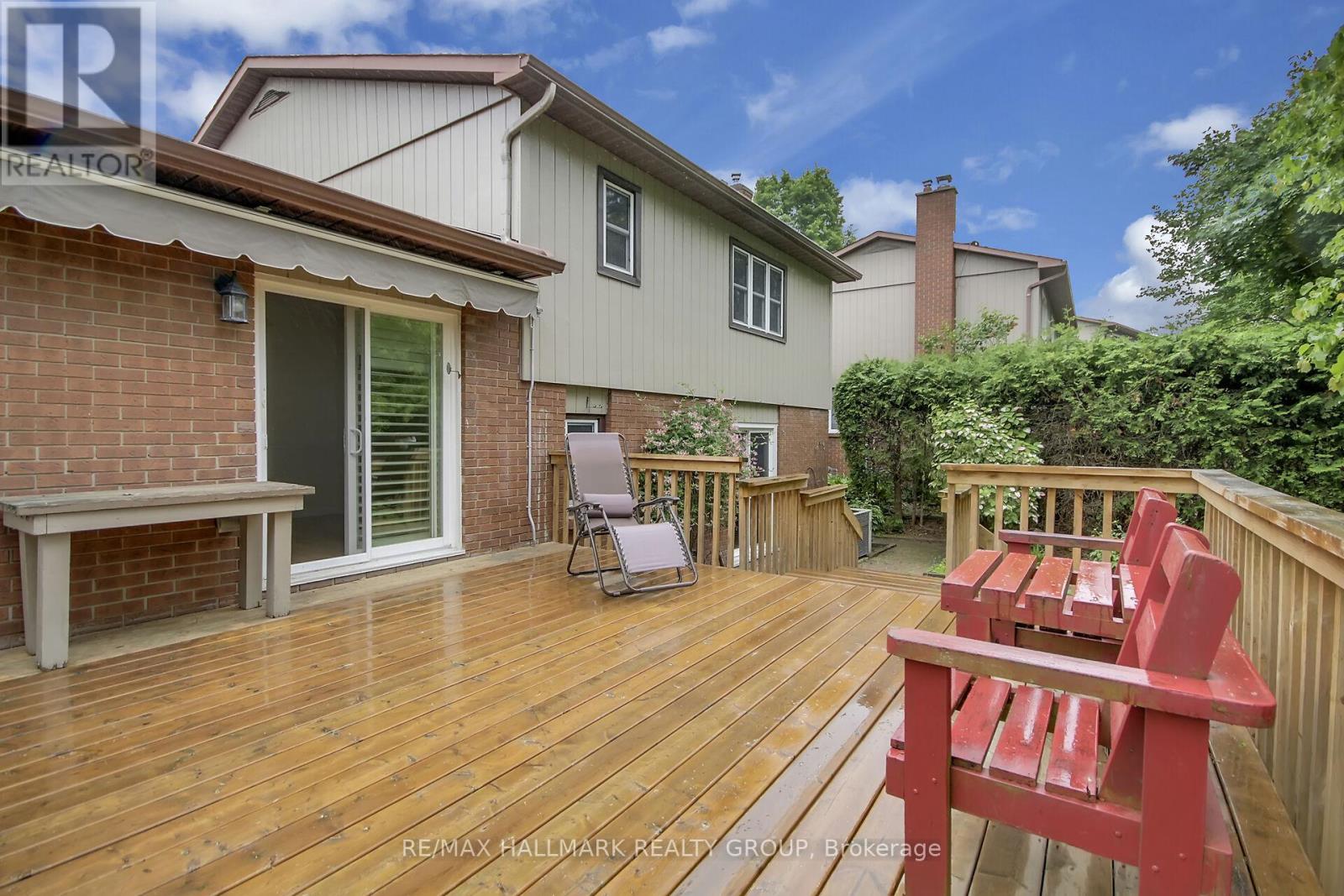 Photo 22 of 30 Brodeur Crescent, Ottawa ON
