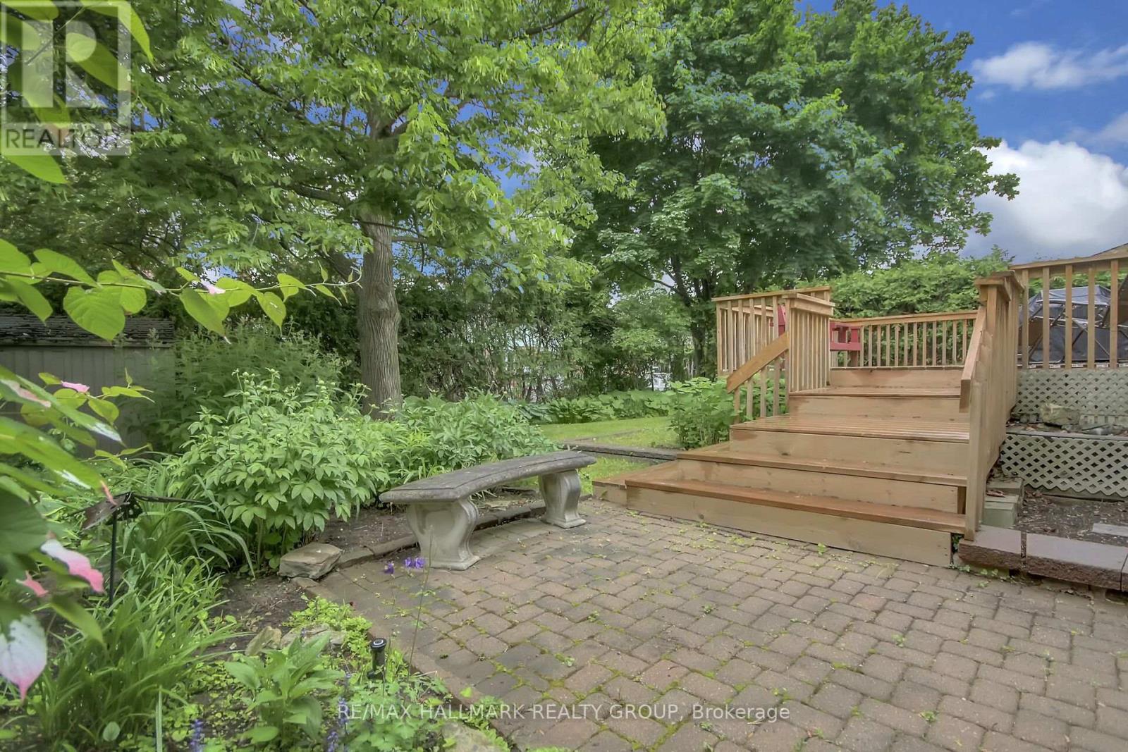Photo 24 of 30 Brodeur Crescent, Ottawa ON