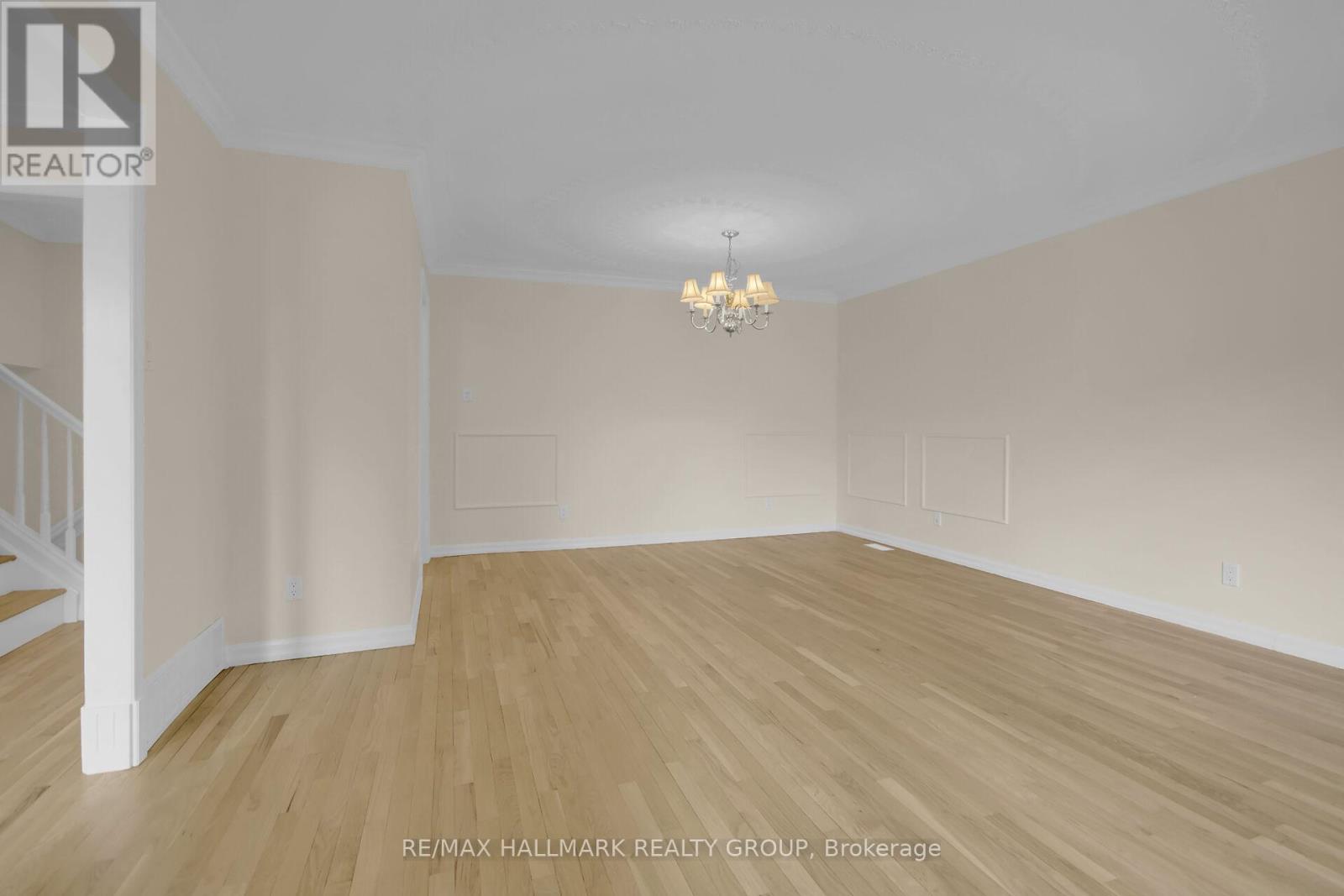 Photo 6 of 30 Brodeur Crescent, Ottawa ON
