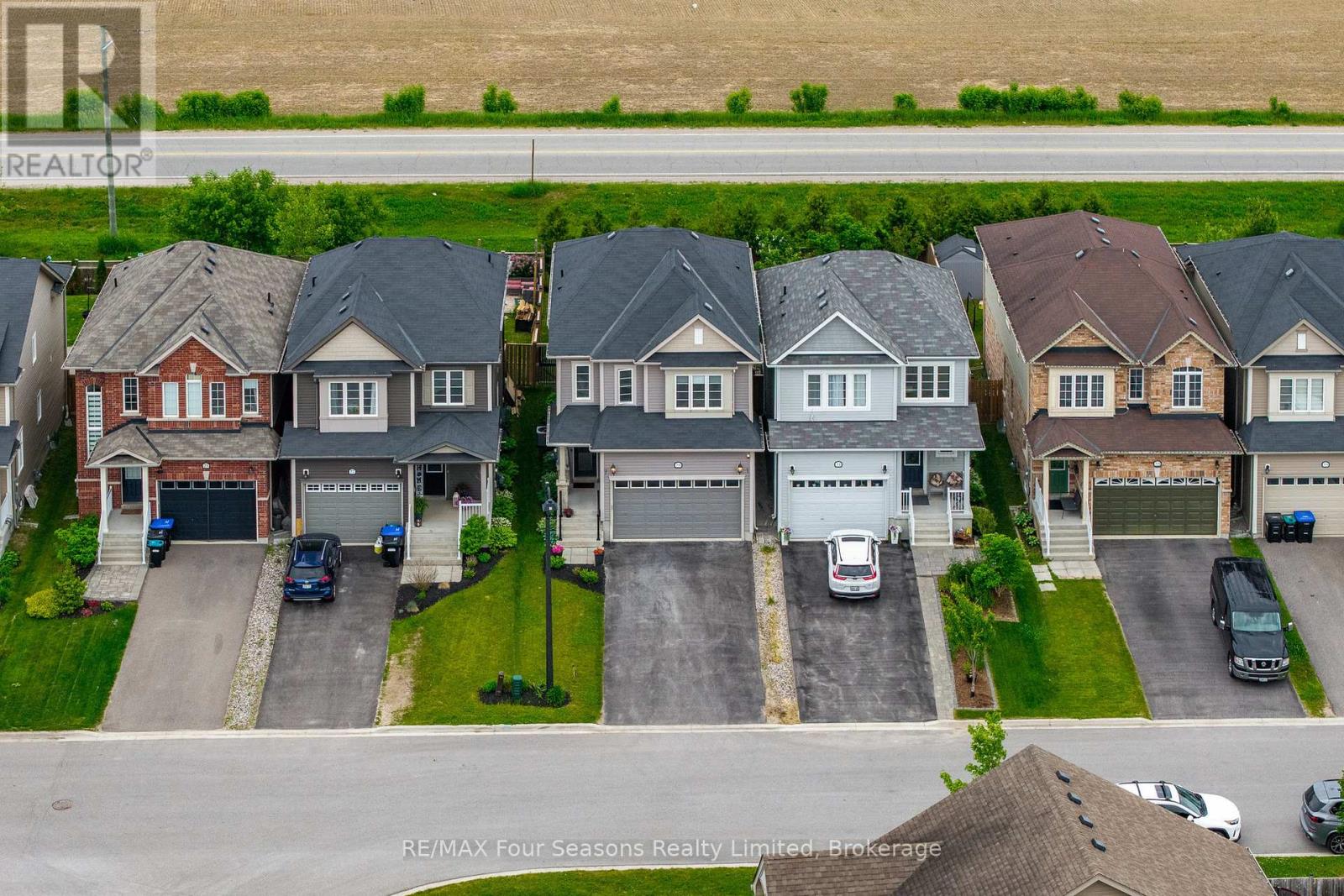 Photo 21 of 29 Wagner Crescent, Essa ON