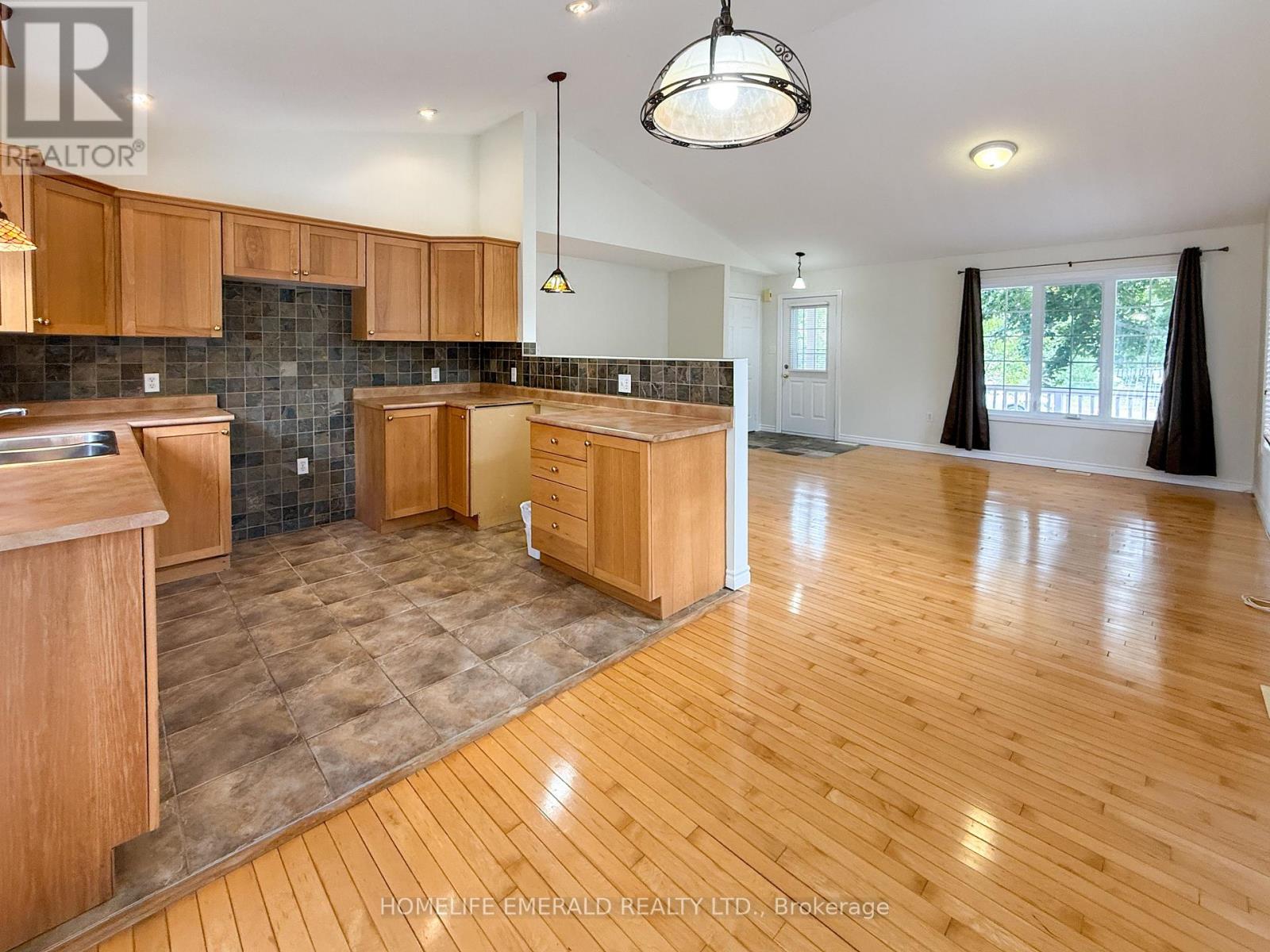 Photo 43 of 65 Vernon Street, Essa ON