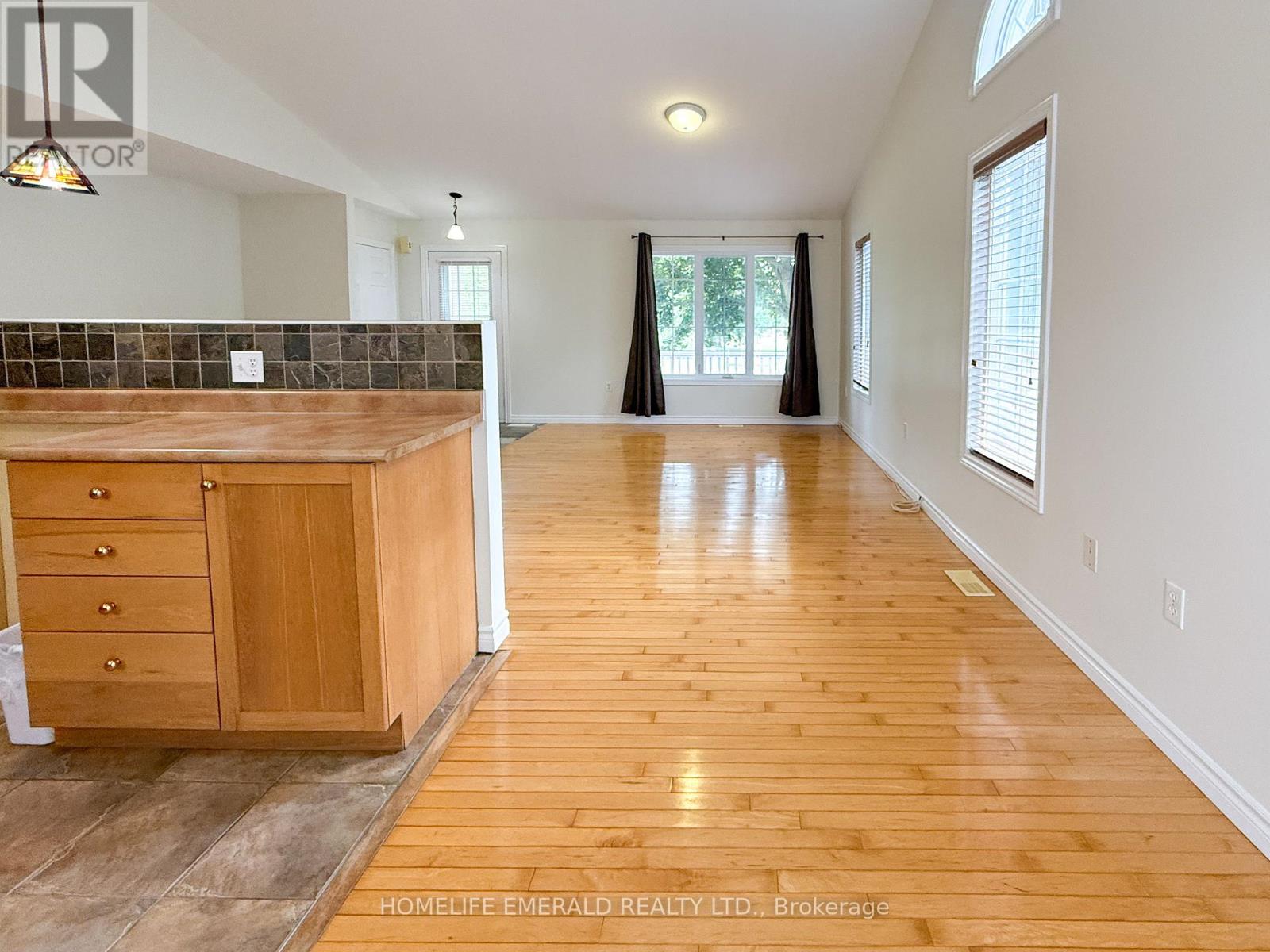 Photo 36 of 65 Vernon Street, Essa ON