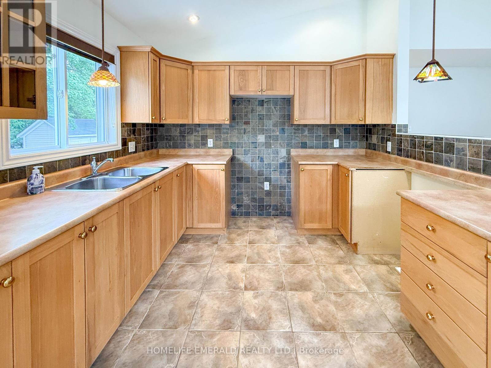 Photo 13 of 65 Vernon Street, Essa ON