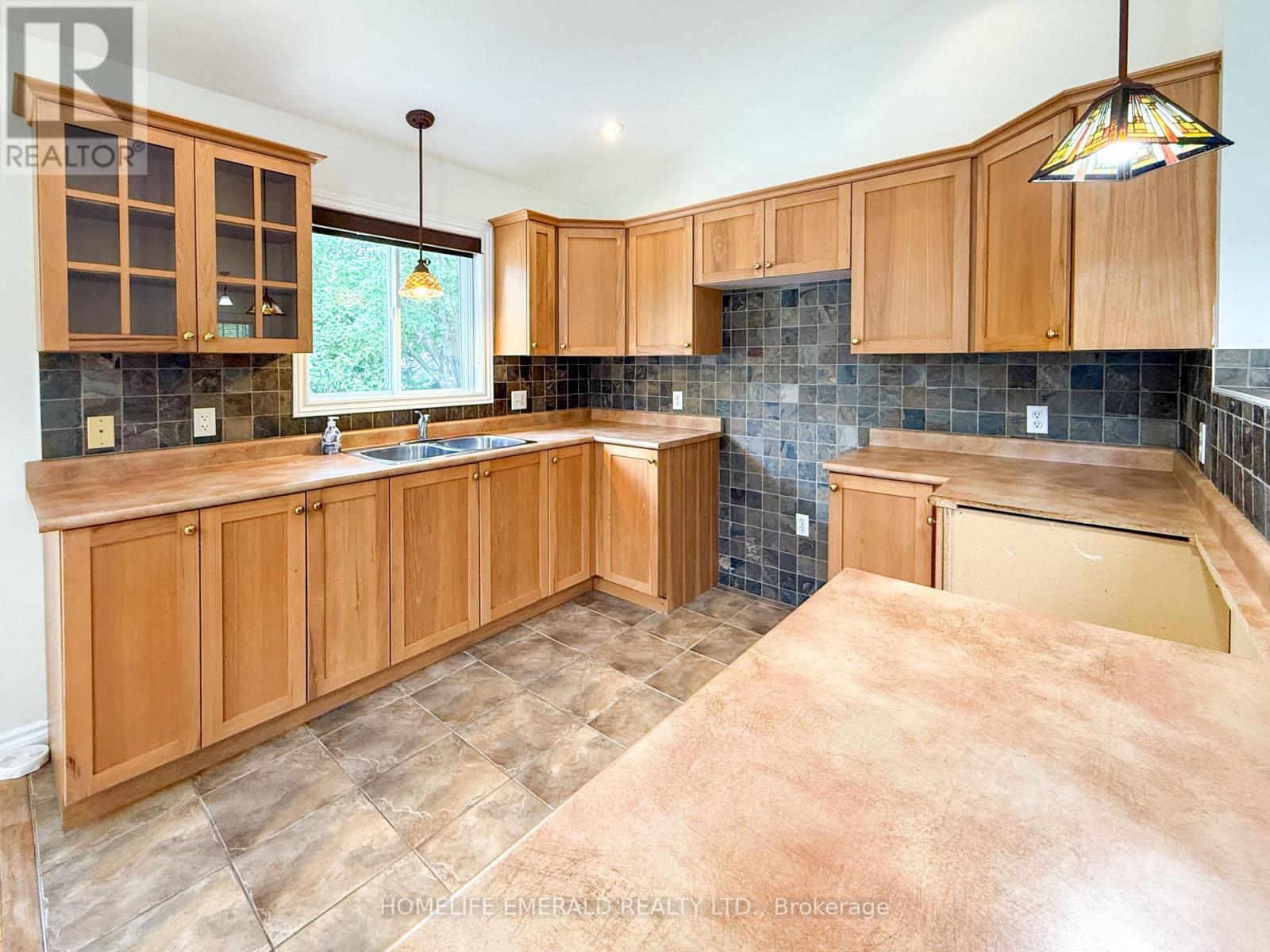 Photo 39 of 65 Vernon Street, Essa ON