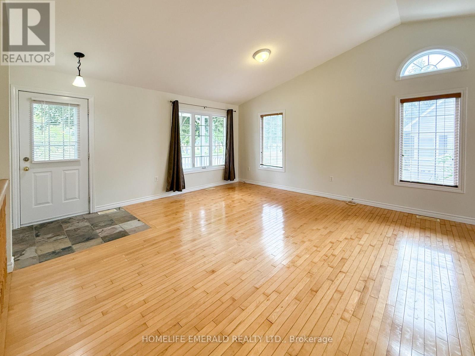 Photo 17 of 65 Vernon Street, Essa ON