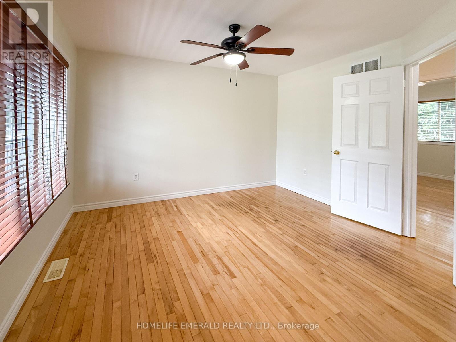Photo 32 of 65 Vernon Street, Essa ON