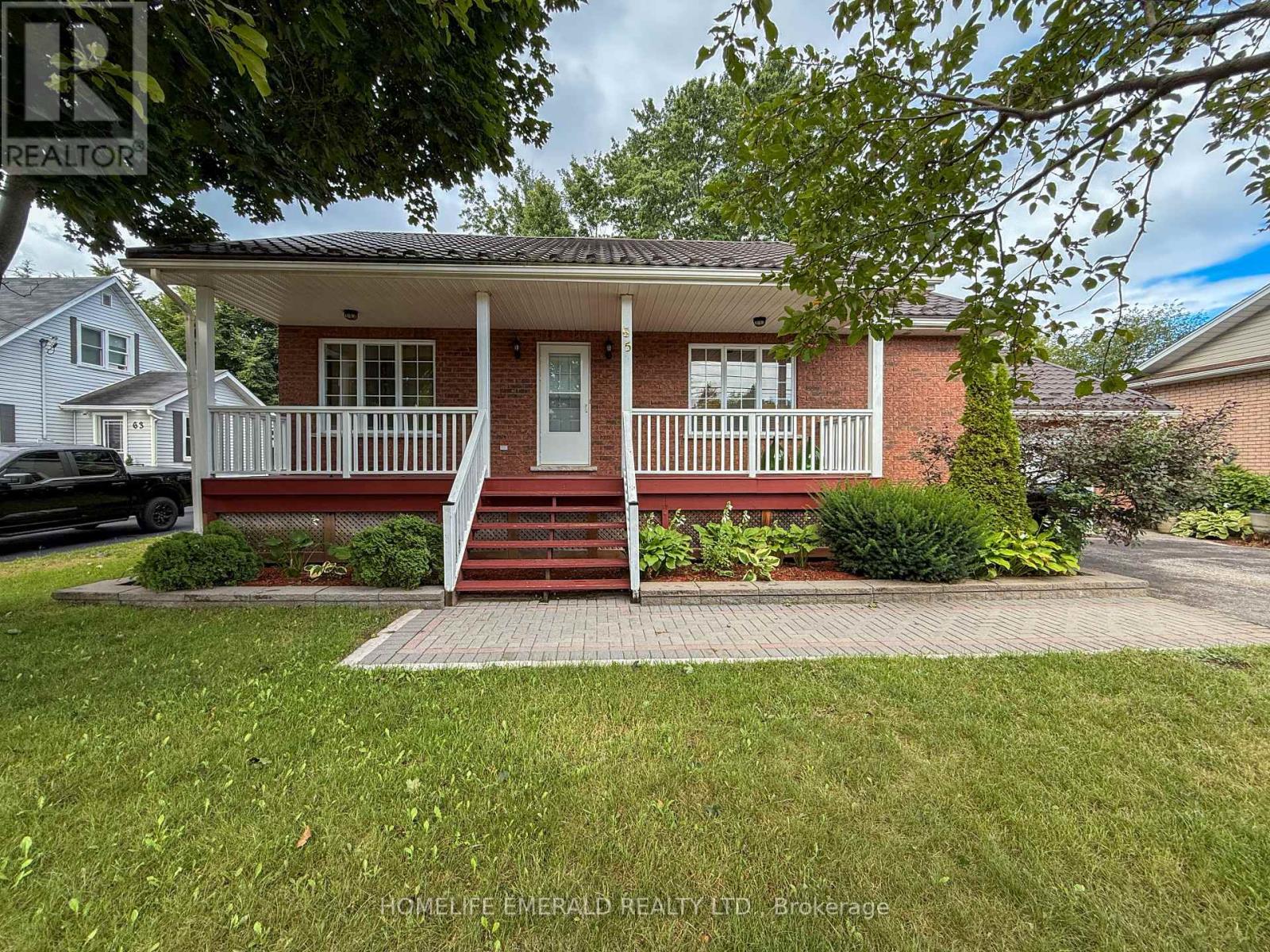 Photo 24 of 65 Vernon Street, Essa ON