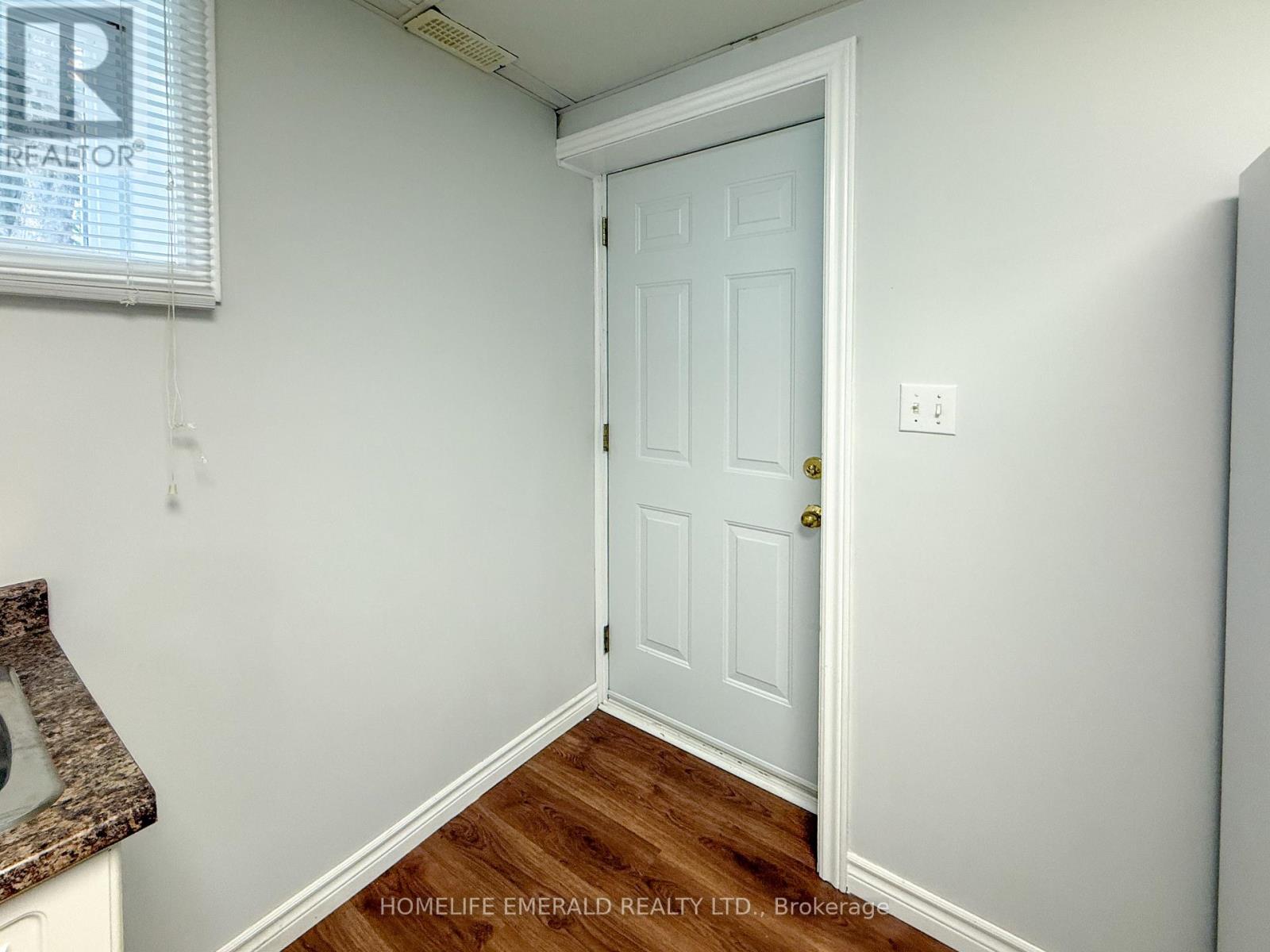 Photo 25 of 65 Vernon Street, Essa ON