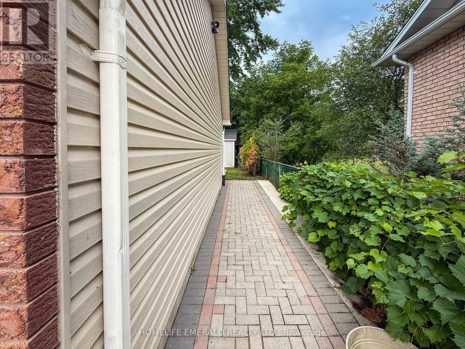 Photo 38 of 65 Vernon Street, Essa ON