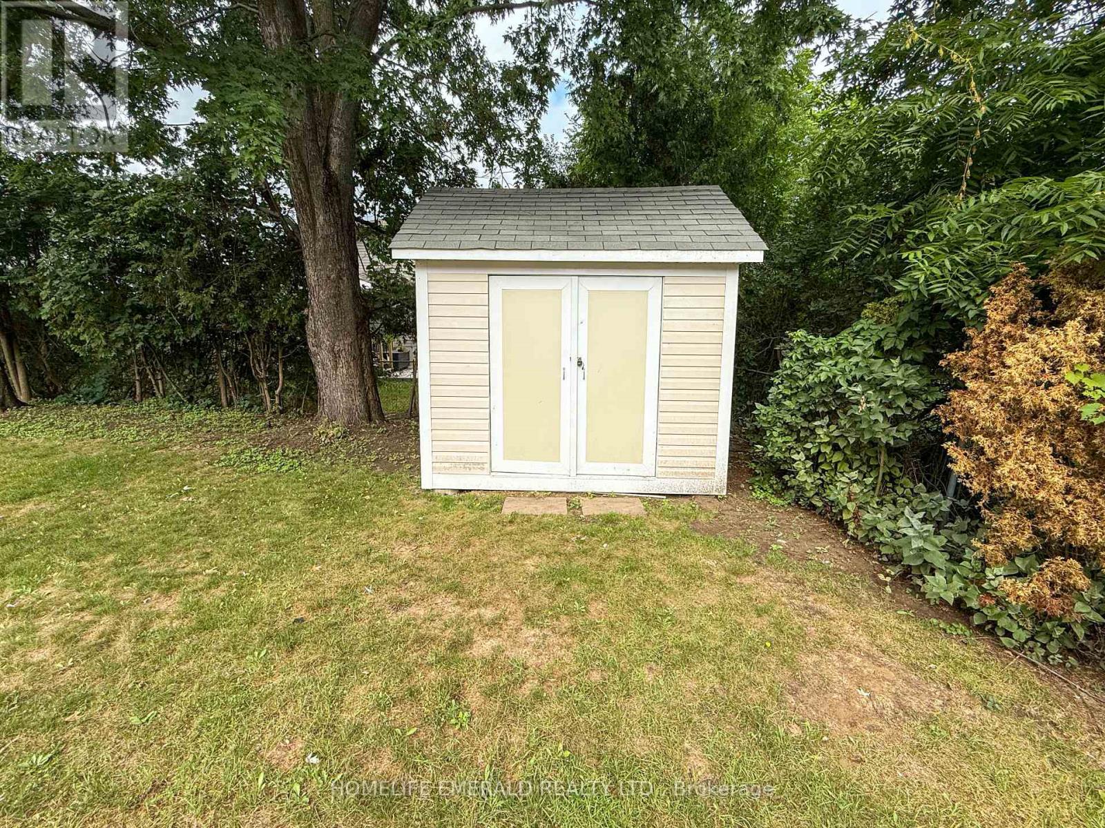 Photo 26 of 65 Vernon Street, Essa ON