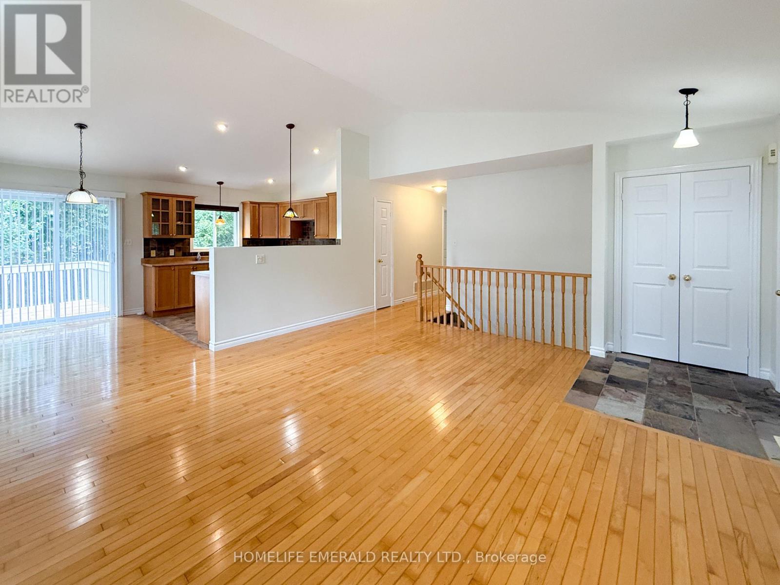 Photo 28 of 65 Vernon Street, Essa ON