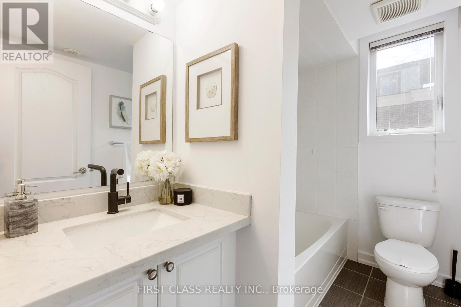 Photo 17 of 1102 65 Lindcrest Manor, Markham ON