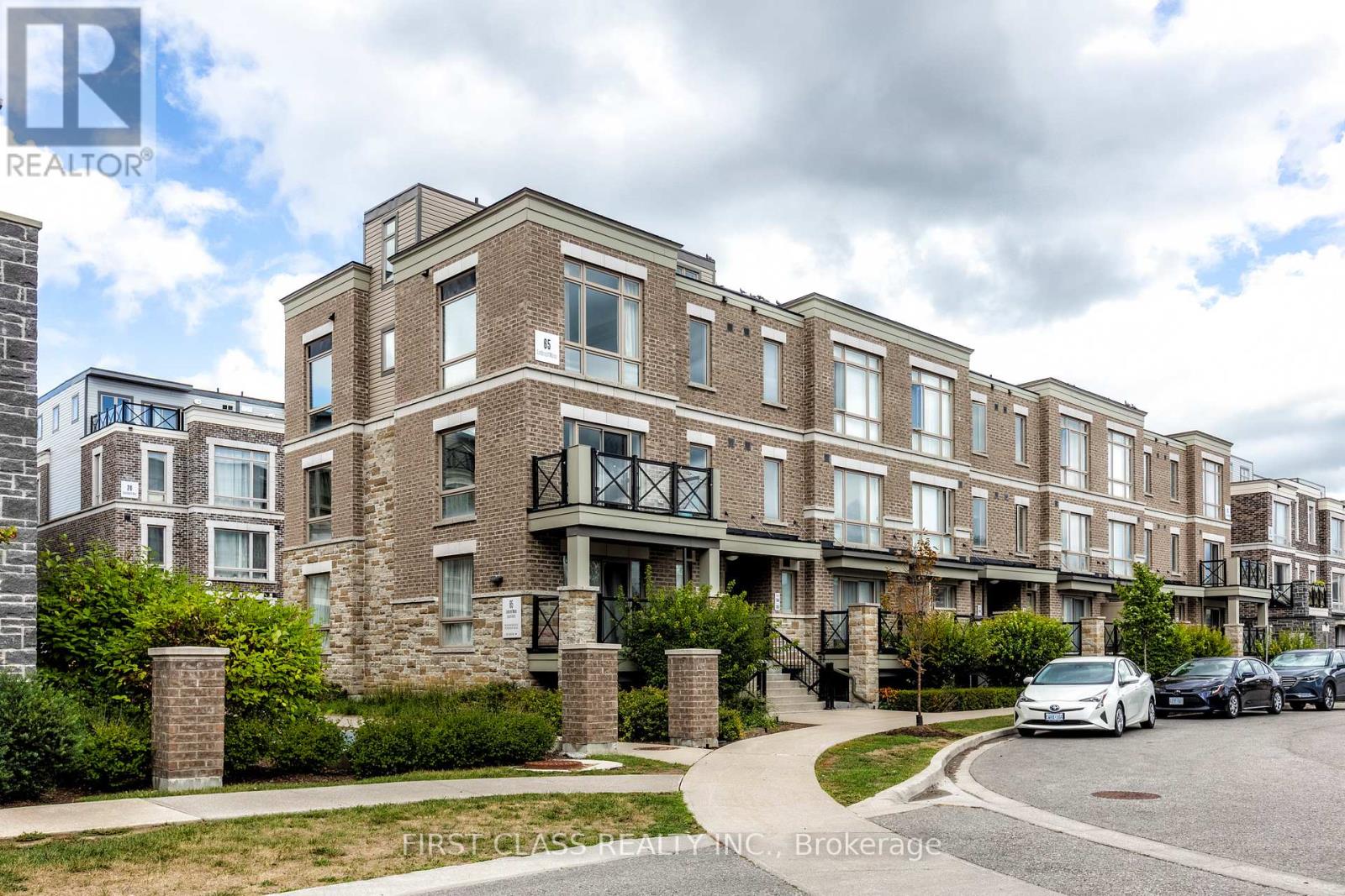 Photo 2 of 1102 65 Lindcrest Manor, Markham ON